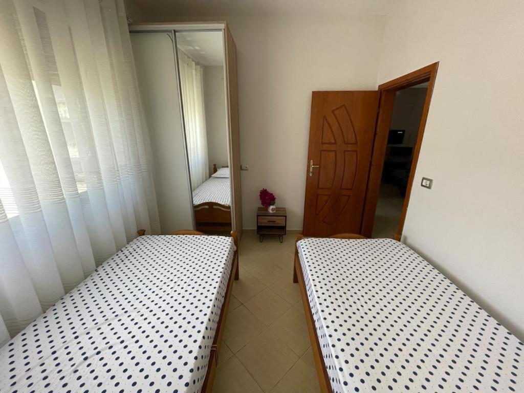 Near By The Sea Apartment Sarande Ngoại thất bức ảnh